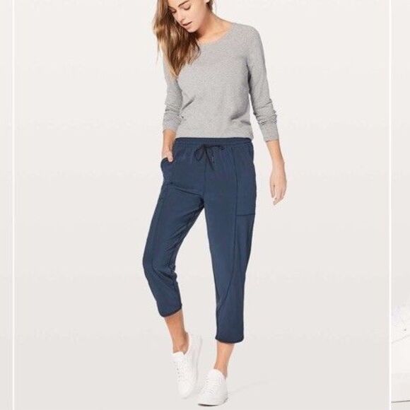 Lululemon Final Play Pants 23" Size 6 Navy Crop Travel Vacation Casual Gorp Cute - Picture 1 of 11